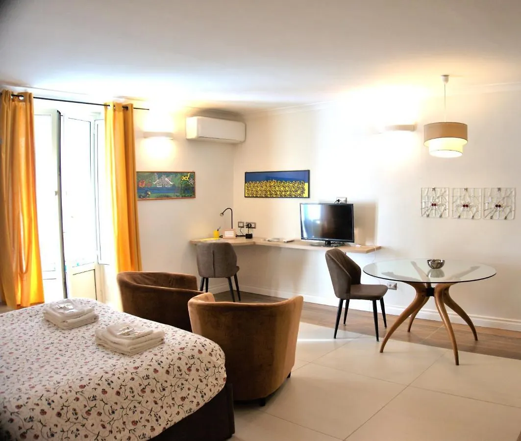 Real Chiaia Apartment Naples